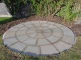 garden-landscapes-pavers-circle-tiles-images