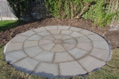 garden-landscapes-pavers-circle-tiles-images